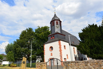Fototapeta na wymiar Evangelische Kirche in Wölfersheim-Södel