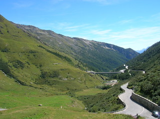 Brücke in den Bergen