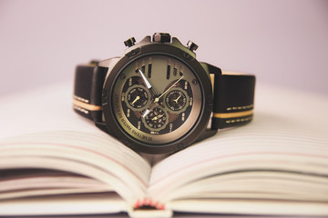      Men's Casual fashionable Wristwatch with Notebook