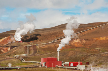 Estação de energia geotérmica na Islândia © Alicina