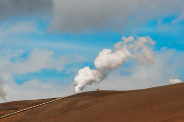 Estação de energia geotérmica na Islândia