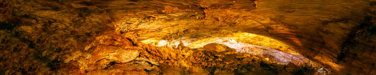 Grottes -Stalacmites et stalactites
