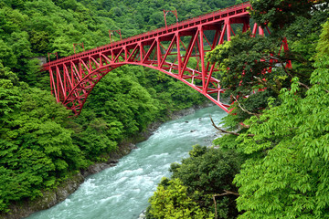 黒部峡谷 新山彦橋と黒部川