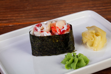 Gunkan sushi crab