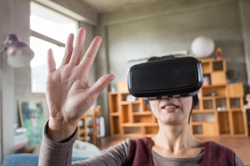 woman using vr