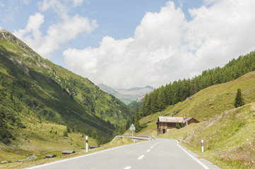 Fototapeta na wymiar Flüela, Flüelapass, Alpen, Passhöhe, Passstrasse, Bergstrasse, Wanderweg, Graubünden, Sommer, Schweiz