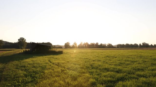 Sonnenuntergang Zeitrafferaufnahme Deutschland auf dem Feld
