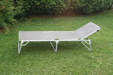 Sonnenliege im Garten