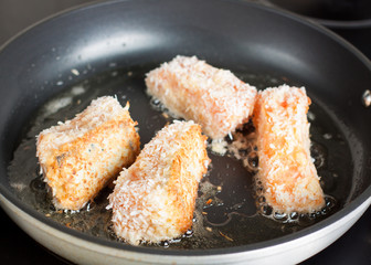 Coconut crusted salmon preparation