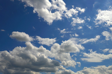 Fototapeta na wymiar Blue sky and white clouds - Stockphoto
