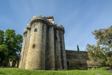 Viejo castillo de la villa abandonada de Granadilla en Caceres, España 