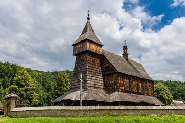 Fototapeta na wymiar Russisch-orthodoxe Kirche im Freilichtmuseum der Volksbauweise in Sanok; Polen