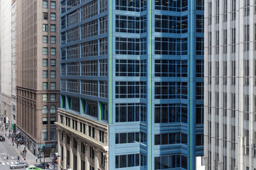 Obraz premium Blue building in the middle