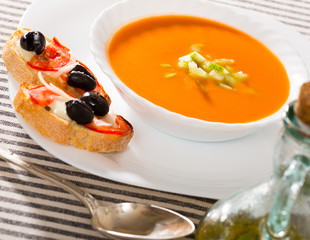 Gazpacho with toasts