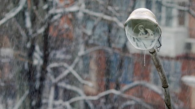Heavy Snowing Latern 4K