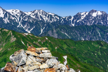 Fototapeta na wymiar 北アルプス　爺ヶ岳からの眺望　立山連峰とケルン