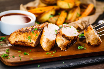 Grilled chicken fillet and vegetables