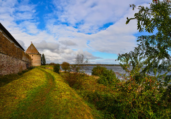 Obraz premium Preserved buildings of the ancient fortress on the island of Nut at the mouth of the Neva river.