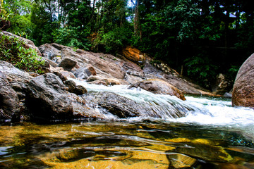 Fototapeta na wymiar Beautiful waterfalls and beautiful rocks in southern Thailand.