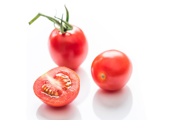 kleine Cocktailtomaten isoliert