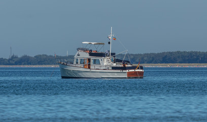 schiff an der ostseeküste