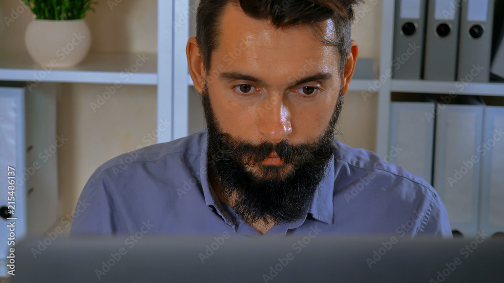 Aufkleber portrait man working with computer