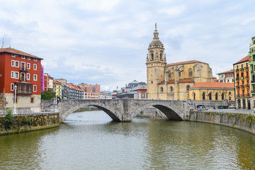 Obraz na płótnie Canvas panoramic view of bilbao old town with san Anton church at background, Spain