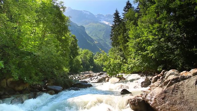 fonte des neiges au massif de Jungfrau