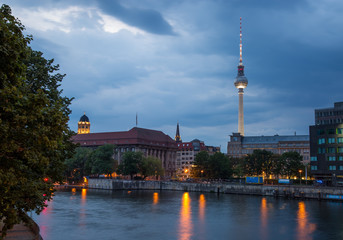 Fototapeta na wymiar Berlin bei Nacht