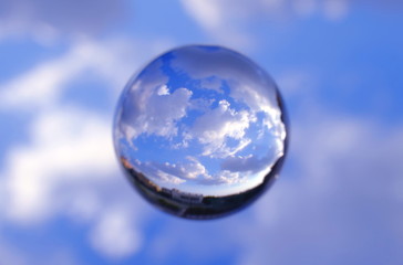 台風一過の青空を閉じ込めて