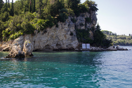 Verbotstafeln auf Skorpios