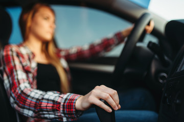 Obraz na płótnie Canvas Young woman drives a car