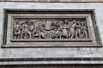 L'arc de triomphe à Paris.
