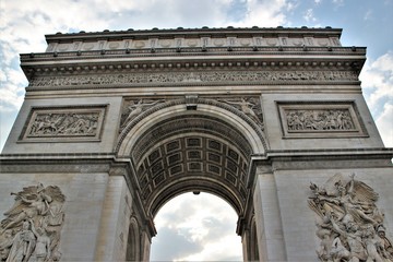 Fototapeta na wymiar L'arc de triomphe à Paris.