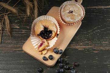 pieczone babeczki z jagodami © iwona666