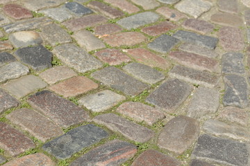 rötliches und graues Kopfsteinpflaster