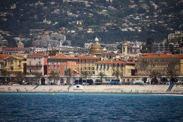Fototapeta na wymiar Francia,Costa Azzuurra, Nizza, la città vista dal mare.