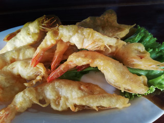 Deep fried prawn with vegetable