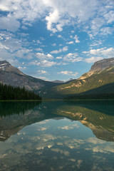 Fototapeta na wymiar Emerald Lake in Yoho National Park, British Columbia, Canada