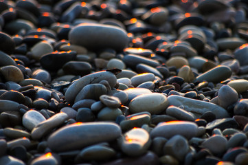 Obraz premium pebble stones on the sea beach, the rolling waves of the sea with foam