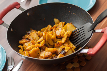 Bratkartoffeln im Wok