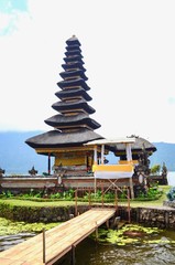 Obraz premium Traditional Balinese Style Pagoda of Ulun Danu Beratan Temple in Bali