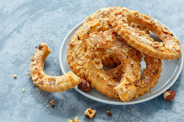 Shortbread cookies in the form of rings.