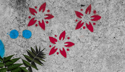Rote Graffiti-Blüten an einer grauen Wand