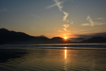 Obraz premium sunrise in Pereque Açu beach, Ubatuba, Brazil