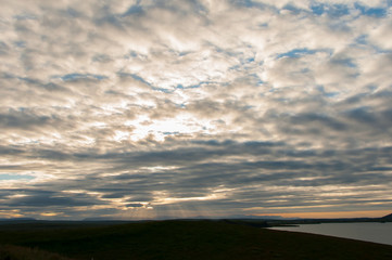 Por do sol à meia noite na Islândia