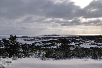 Blick auf Insel Hiddensee im Winter