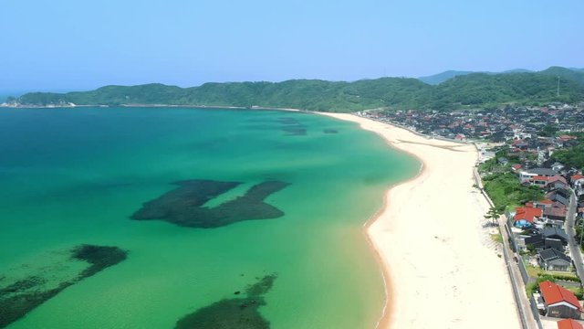 ドローン空撮 夏のビーチ 前進