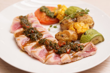 Grilled tuna and vegetables with salsa