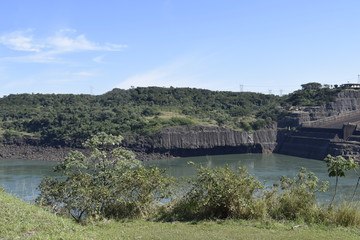 Fototapeta na wymiar Barragem de concreto de usina hidrelétrica. Itaipu